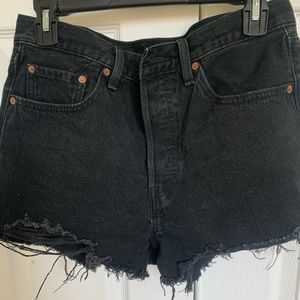 Back Levi Jean shorts size 28